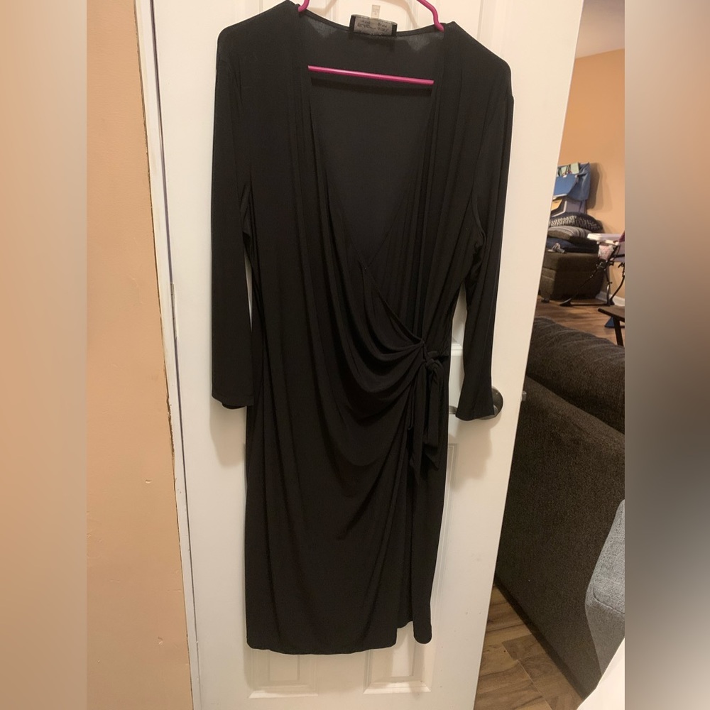 size 18, Black, Ties in front, 3/4 sleeve, Goes down to knee